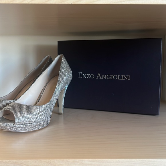 Enzo Angiolini Metallic Gold Platform Pumps - Picture 7 of 7